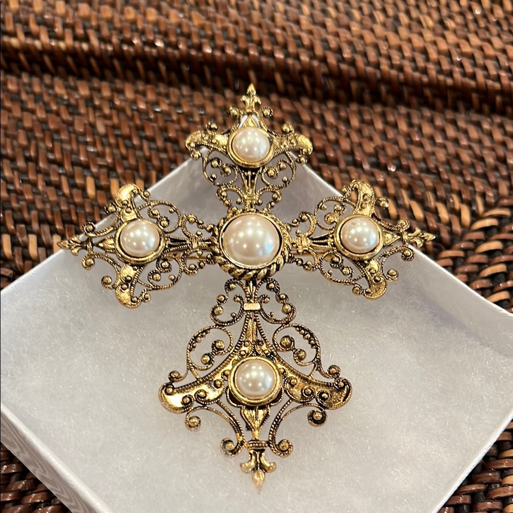 Elegant Gold and Pearl Cross Brooch